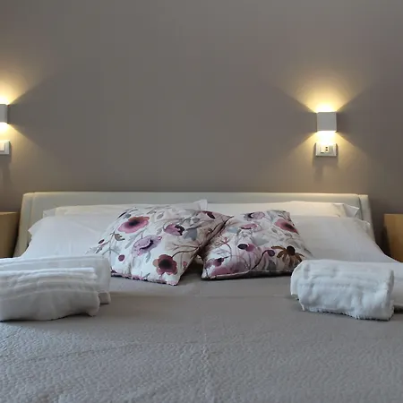 Couette-café Aurora 4*