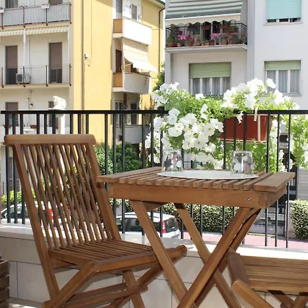 Couette-café Aurora Pise